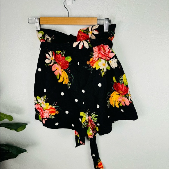 NWT Farm Rio New Nanaju Floral Black Shorts Extra Small Small Linen Blend - Picture 8 of 8